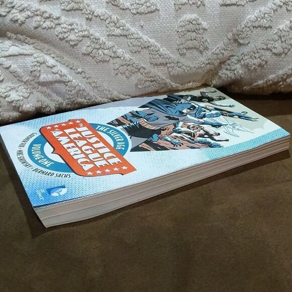 Dc COMICS BOOK Justice League of America: The Silver Age Vol. 1 - Picture 4 of 7